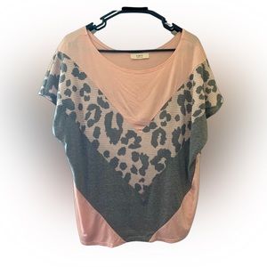 🔥2 FOR $10🔥 Again Chevron Pink and Cheetah Top Size S